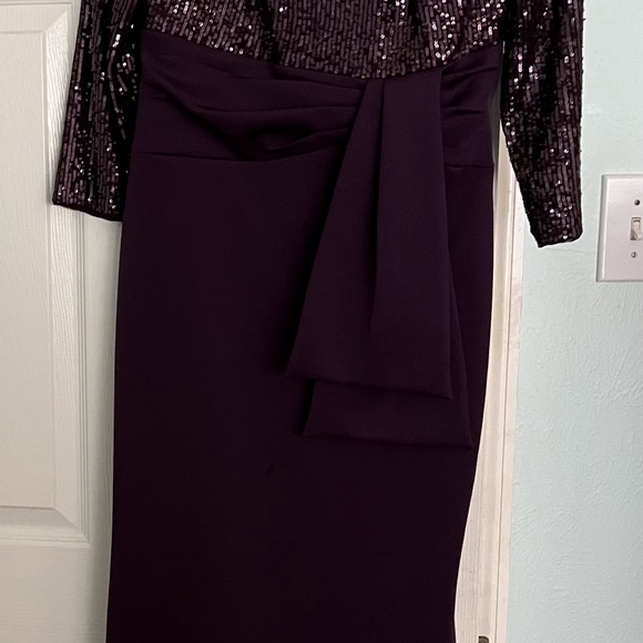 Beautiful, Aubergine colored, Sequin floor-length formal gown - Picture 6 of 9